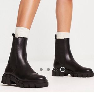 Stradivarius chunky boot in black. Size 6. NWT